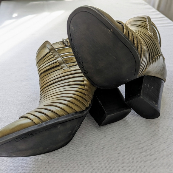 Green round toe leather bootie. 3" heel. Circus/Sam Edelman. - Picture 5 of 8